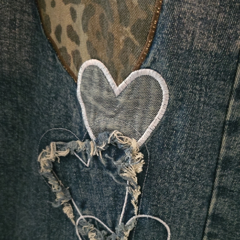 Wide Leg Heart Patch Jeans in Washed Blue - Picture 7 of 7
